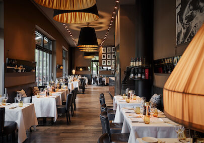 The George Hotel Hamburg Restaurant Dacaio 02 Wide view of the spacious interior at Restaurant DaCaio