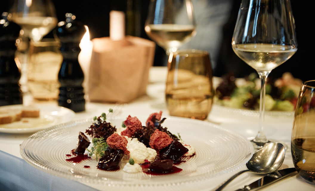 The George Hotel Hamburg Restaurant Dacaio food 19 Close up of burrata in the background a wine glass