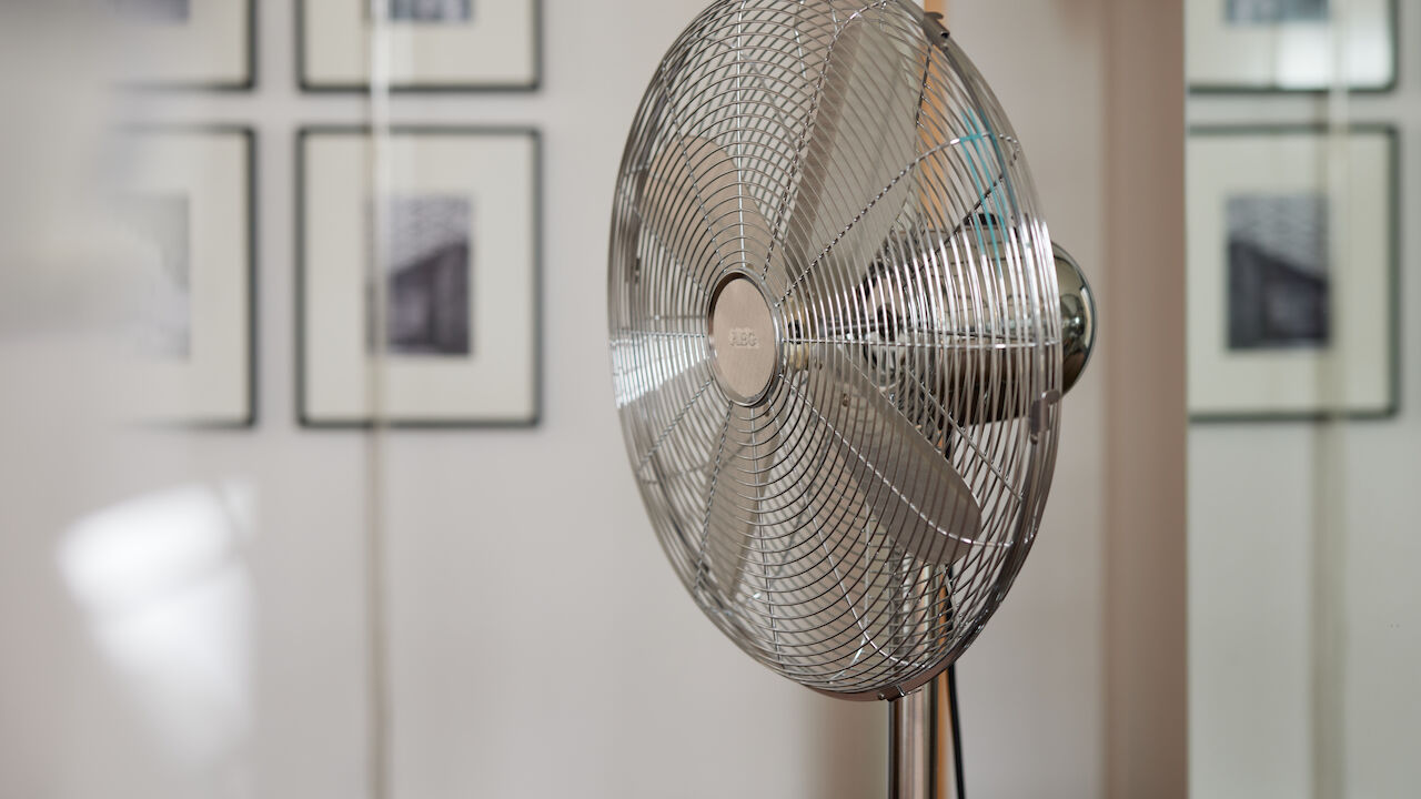 XL Loft im Gastwerk Hotel Hamburg mit Retro-Ventilator